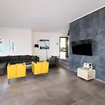 Faiax Villa *