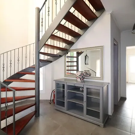 Villa Faiax *